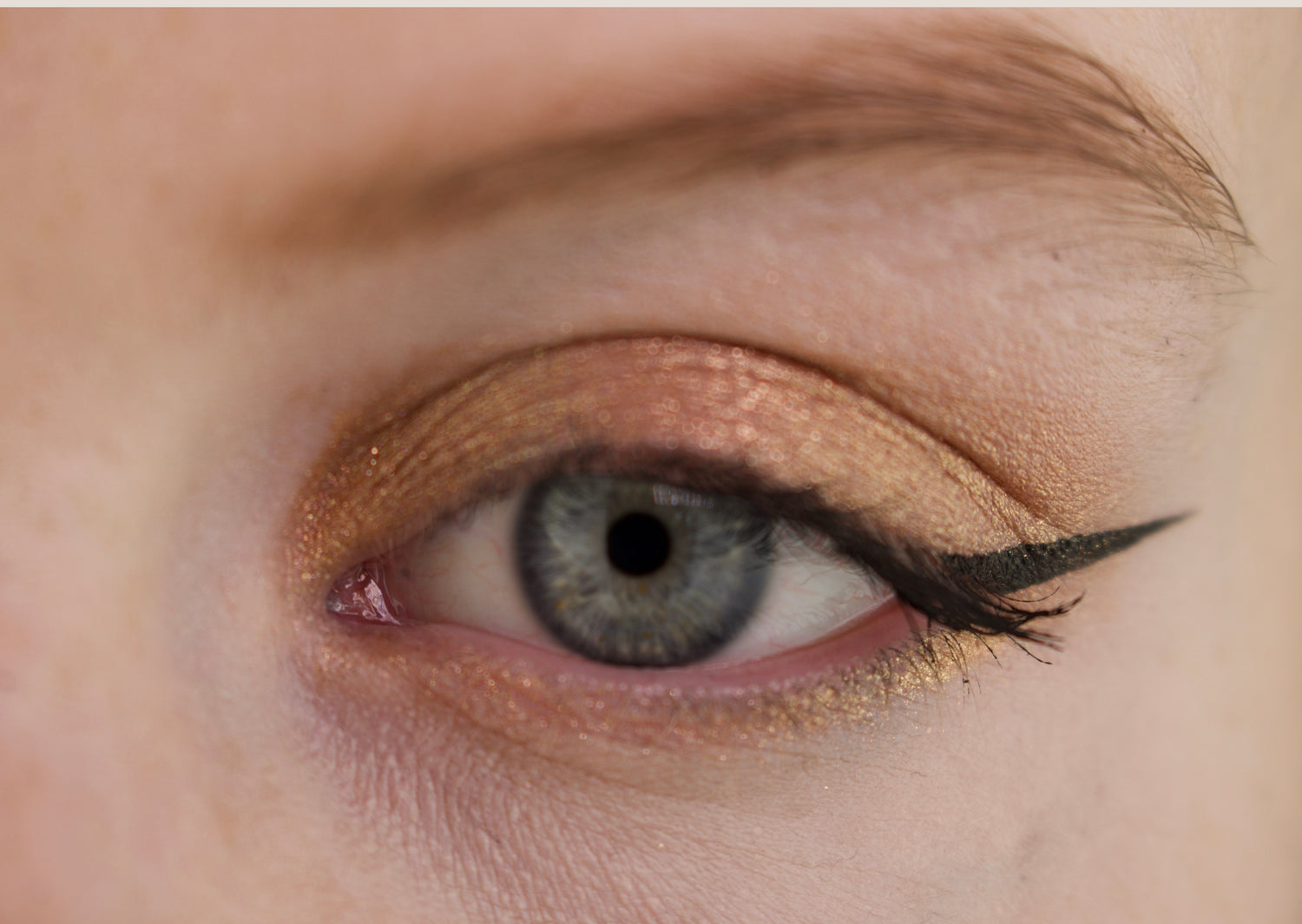 Eyeshadow Shimmery Gold
